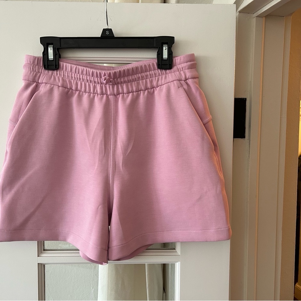 Lululemon Softstream Shorts Size 4 NWOT - Picture 3 of 9